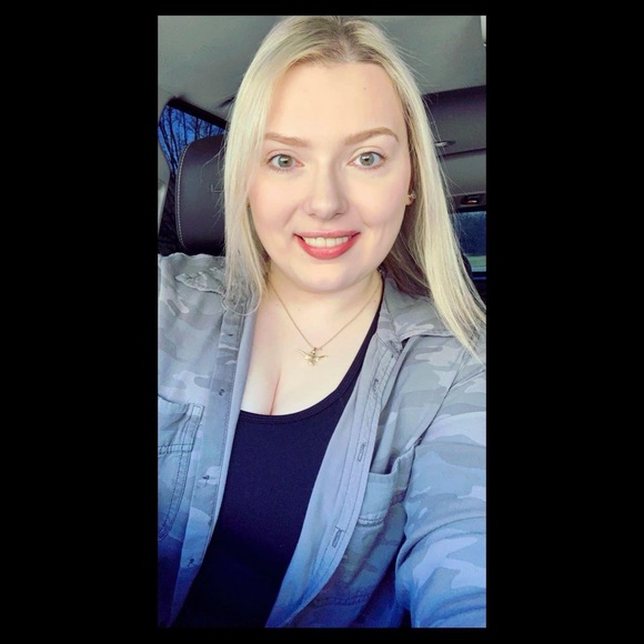 Meet your Posher, Hannah - Picture 1 of 1